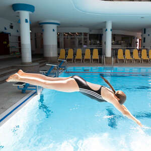 Schwimmerbecken Sprung vom Startblock Aquaria Erlebnisbad